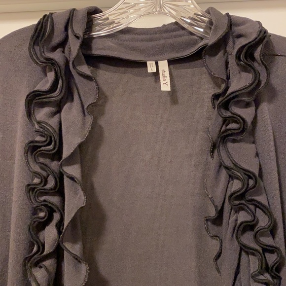 Studio Y sweater - Picture 2 of 6